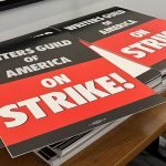 اعتصاب نویسندگان | از توقف تولید آثار مختلف تا درخواست‌های دیزنی و اچ‌بی‌او